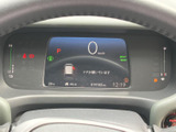 視認性の高いメーター類が、運転に必要な情報を分かりやすく伝えます。洗練されたデザインが、ドライバーの視線を惹きつけます。