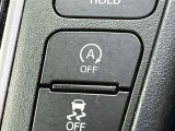 信号待ちなどの停車時にエンジンを停止させ、無駄な燃料消費を抑えてくれるアイドリングストップ機能を装備しております。ガソリン代の節約はもちろん、停車中の静粛性も高まります