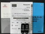 スマートキーは鍵をバッグに入れたままでもドアロックの開閉やエンジンのON・OFFができます。夜間や雨の日も鍵を探さなくて良いので便利です。