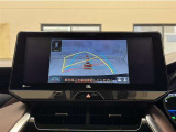 バックガイドモニター付きです。車の後方に小型カメラが付いており、バックする際の後方の様子をモニター上に表示します。