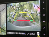 後方確認をサポートするモニター画面です。安全な運転をサポートし、駐車時にも役立ちます。