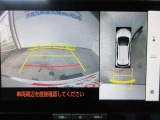 車両を上から見たような映像をディスプレイオーディオ画面に表示するパノラミックビューモニター