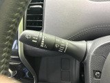 雨天時の視界を確保するワイパーレバー。操作性にも優れ、安全な運転をサポートします。悪天候時でも安心です。