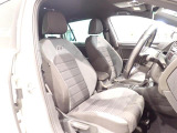 楽な姿勢で座ることが出来るので長時間の運転でも疲れにくいですし体もぶれにくいですよ。