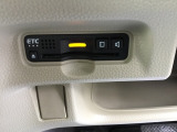 ハンドルの左下にETCがついています。高速道路の料金所の通過も楽々です。カードの取り出しもしやすい場所についています。