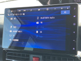 お気に入りの音楽を、高音質で楽しめます。様々なメディアに対応しており、音楽ソースも豊富。長距離ドライブも飽きさせません。