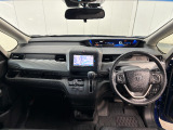 見通しの良い運転席回りとなっておりますので安心して運転をして頂けます!窓が大きいので明るく開放的な室内です