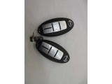 鍵です。こちらでおクルマの開け閉めから、エンジン始動まで行います。