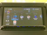 様々なメディアに対応し、快適なカーライフを演出。CDやUSB、Bluetooth接続で、お好みの音楽を楽しめます。