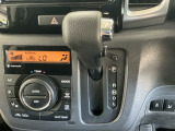 オートマチックシフトレバーは、手になじみ操作しやすい形状で安全運転にもつながります♪