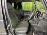 運転席シート廻りは使用感も少なく、良好な状態となっています。前オーナー様が丁寧に使っていたことがよくわかりますね。