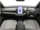 ドライバー・ディスプレイとセンターディスプレイを、12.3インチのタブレットに集約しました。運転操作に必要な情報とよく使う機能のコントロールボタンを、同一画面内にわかりやすく表示させることができます。