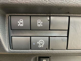 ハンズフリー両側オートスライドドアです。荷物やお子様抱っこで両手がふさがっていても、片足を振り入れるだけでドアが開閉できます。