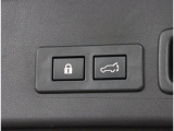 パワーリヤゲートを搭載しておりますので、「ワンタッチでリヤゲートの開閉が楽々!