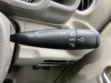 操作しやすい位置に配置されたウインカーレバーで、安全な車線変更をサポート。直感的な操作で、スムーズな運転をアシストします。