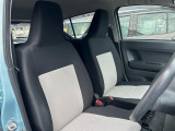 運転席まわりには十分なスペースがあり、大柄な方でもゆったり運転していただける環境です。