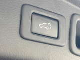 【パワーバックドア】スマートキーや運転席のボタンを押すだけでリアゲートが自動で開閉します!荷物を持っている時や、高い位置にあるバックドアを閉める際に便利な機能です♪