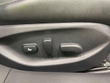 【メモリー機能付きパワーシート】ドライバーごとに設定したシート位置を記憶して、ボタン一つで切り替えできる便利な機能!運転する方が複数名いらっしゃるご家庭におすすめです♪