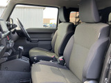 ドライバーの視界を妨げない、広々とした室内空間。操作性にも優れ、快適な運転をサポートします。