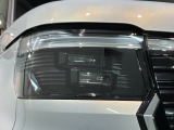 LEDヘッドライトは、点灯の瞬間から最大光量を発揮し、突然暗くなるトンネルなどでの安定感を高めます。