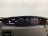 メーターの横に液晶カラーディスプレーを装備。航続可能距離等の情報やHonda SENSINGの注意・警告を表示します!