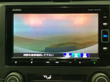 【バックカメラ】運転が苦手な方も車庫入れラクラクです!ギアをリバースに入れれば自動的に切り換わりますので、面倒な操作は不要です♪狭い駐車場もお車を傷つけず安心ですね!