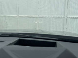 ヘッドアップディスプレイ装備です。運転時の視界に様々な情報が投影されます。