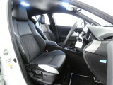 高いホールド性で運転姿勢が安定します。長距離ドライブでも疲れにくいのが魅力です。快適なドライビングライフをお送りください♪