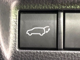 【パワーバックドア】スマートキーや運転席のボタンを押すだけでリアゲートが自動で開閉します!荷物を持っている時や、高い位置にあるバックドアを閉める際に便利な機能です♪