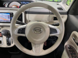 インテリアに合わせたデザインのステアリングは、運転される方のことも考え、運転しやすい形状、大きさです。是非一度、実際に触ってお確かめください。