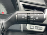【オートライト(AUTO)】外の明るさをシステムが感知して、自動でヘッドライトが点灯します。ヘッドライトをつけ忘れを防ぐ便利機能です。