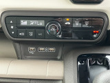 もちろんフルオートエアコン!運転席シートヒーターもついてますのでいつでも快適です。