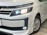 【LEDヘッドライト】悪天候や夜間走行時も良好な視界を確保し安心して運転できる高輝度LEDヘッドライトを装備!点灯速度が早く、消費電力も抑えられています。