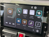 【9型ディスプレイオーディオ】お手持ちのスマートフォンとの連携で、ナビや音楽再生など各種アプリを使用可能。スマホに近い感覚でお使いいただけます♪
