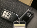 家族やパートナーと個別に持てるため、貸し借りの手間がなくスムーズに乗車できます。また、メインキーを自宅に置いたまま、もう一方をサブとして常に鞄に入れておけるため、持ち出し忘れを防げる点も便利です。