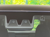 【スマートアシスト】走行中に前方の車両等を認識し、衝突しそうな時は警報とブレーキで衝突回避と被害軽減をアシスト。より安全にドライブをお楽しみいただけます。