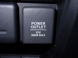 アクセサリーソケット(12V対応)と、USBをさすことができ!充電等に役立つ装備です!!
