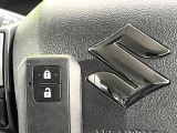 【キーレススタートシステム】カバンやポケットに入れたままでもドアの施錠・解錠が可能なスマートキーを装備。エンジンのオン・オフ時もカギを取り出す必要が無いからとっても便利です♪