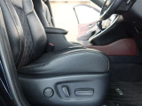 パワーシート搭載。微妙な調整が手軽にでき、ピッタリなポジションで運転することが可能です。