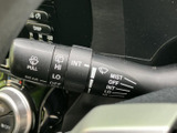 雨天時でもクリアな視界を確保。運転状況に合わせて、ワイパーの作動を調整できます。