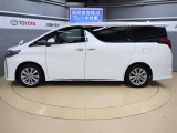両側パワースライドドア付きだから、狭い駐車スペースなどでの 乗り降りラクラク!小さなお子さまのいるご家庭には嬉しい装備。