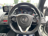 【純正革巻きステアリング】上質な革を使用することで、手にしっかり馴染みとても運転しやすいハンドルです♪