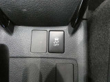 トラクションコントロール装備です。すべりやすい路面での発進時や加速時にタイヤの空転を抑え、駆動力確保に貢献する機能です。詳細は販売店スタッフまでおたずねください。