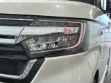 LEDヘッドライトは、点灯の瞬間から最大光量を発揮し、突然暗くなるトンネルなどでの安定感を高めます。