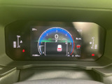 視認性の高いメーターで、運転に必要な情報をしっかり確認できます。デジタル表示で、スタイリッシュな印象も与えます。安全運転をサポートします。