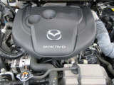 450N・mのトルクで坂道や合流も滑らかに力強く加速する、マツダが誇るクリーンディーゼルターボ。実用域と高い動力性能と、軽油仕様ならではの優れた燃料経済性を誇ります。