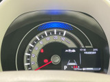 視認性の高いメーター類は、運転に必要な情報を的確にドライバーに伝えます。運転状況を常に把握できます。