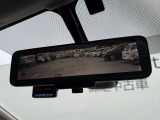 車両後方を映し出します・スマートルームミラー装備です。