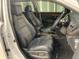 運転席は電動シート付です。細かな動きでドライバーに合わせたポジションを設定できます。