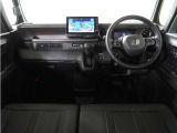 ◆インテリアパネル◆視界広々で非常に運転しやすくロングドライブでも疲れを感じさせないすっきりとまとまったインパネ周りです。